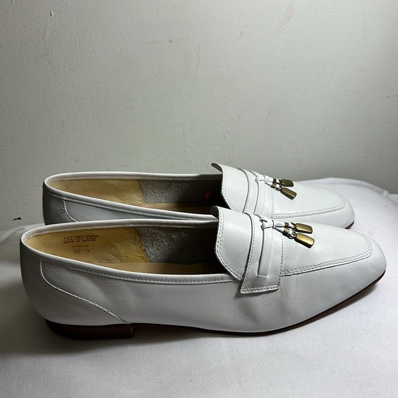 PRE-OWNED Women's Enzo Angiolini White Leather Shoes with metal tassels size 10M - Picture 3 of 5